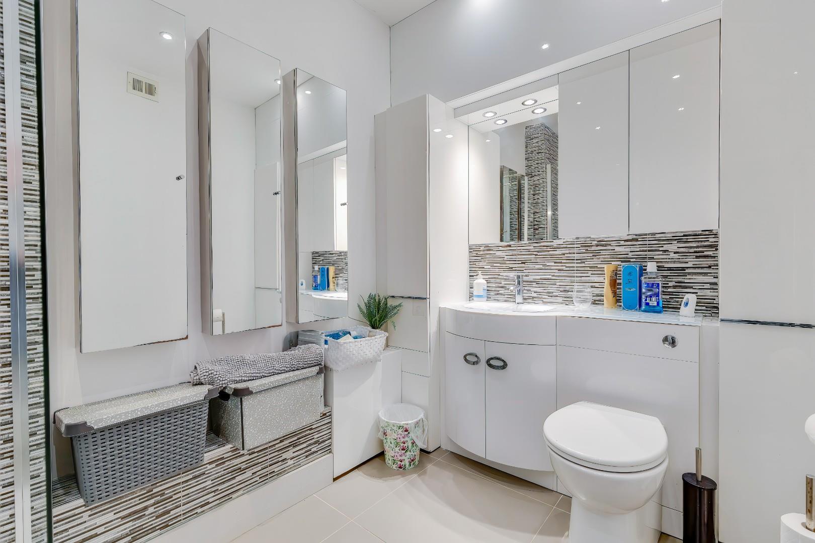 Castellum, 5 Alcedonia, Albert Crescent, Penarth, CF64 1FB